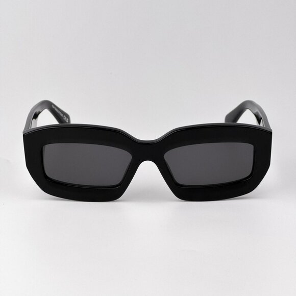 Off-White CHARLOTTE Men Sunglasses Black Rectangle Frame I Model OERI138 1007 - Picture 1 of 11